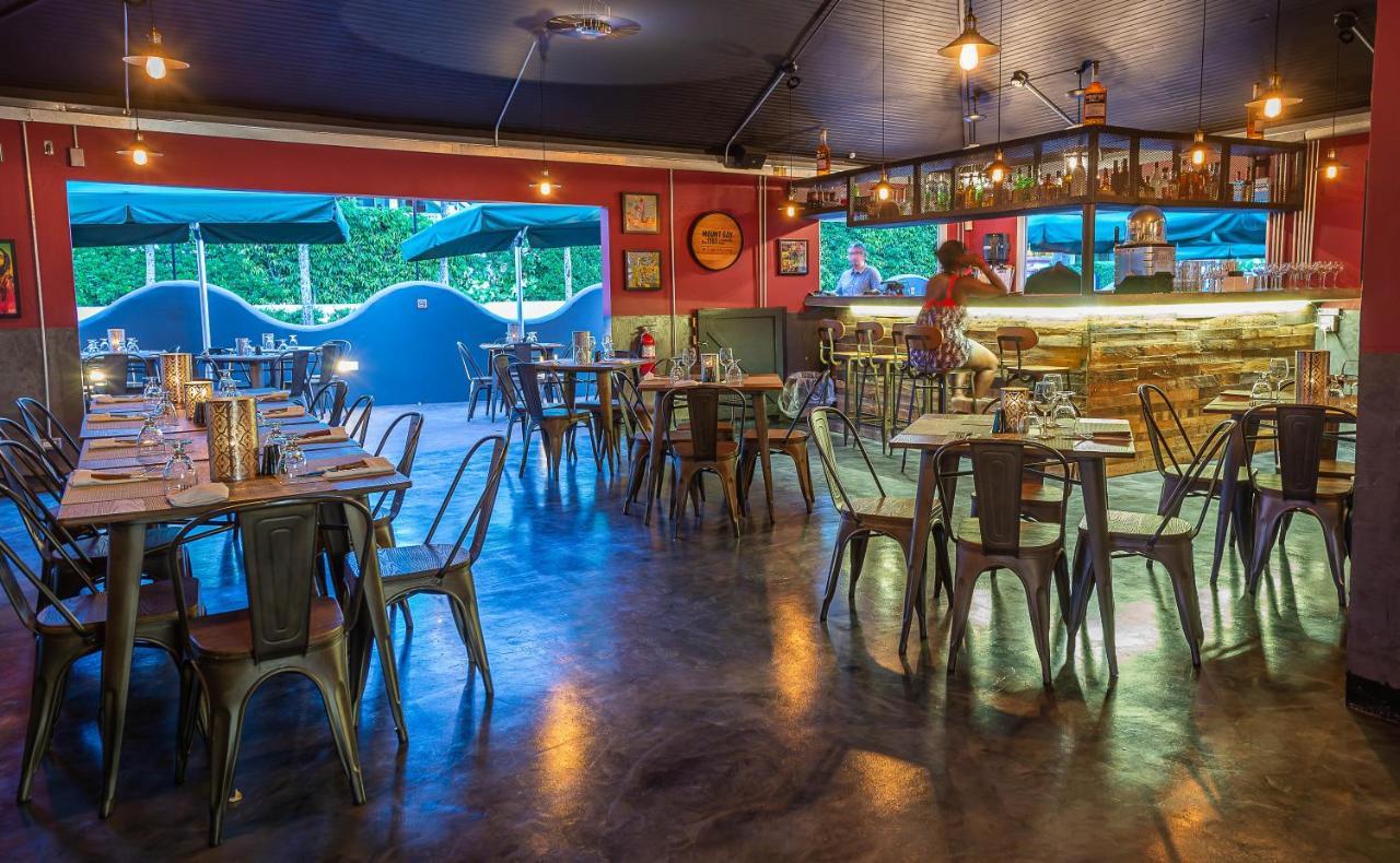 Courtyard By Marriott Bridgetown, Barbados Hotel Екстериор снимка