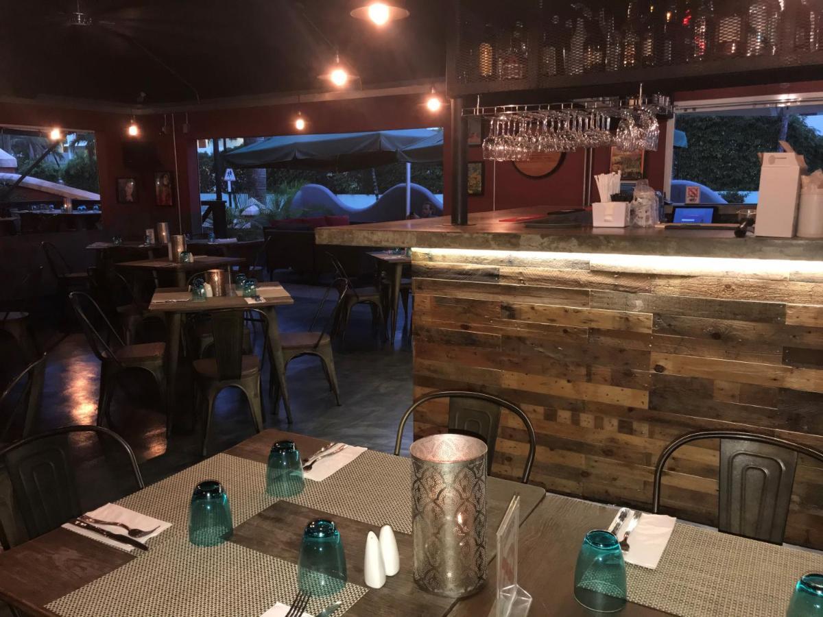 Courtyard By Marriott Bridgetown, Barbados Hotel Екстериор снимка