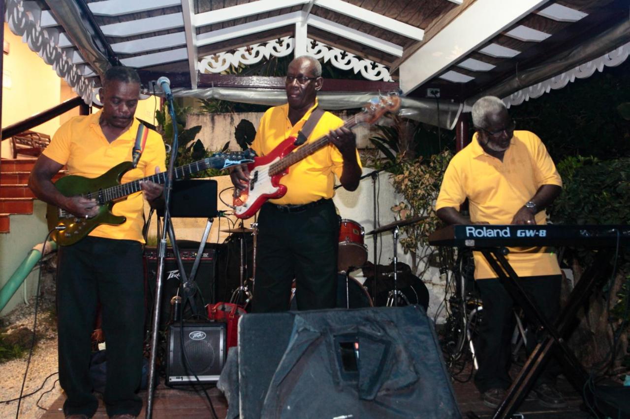 Courtyard By Marriott Bridgetown, Barbados Hotel Екстериор снимка