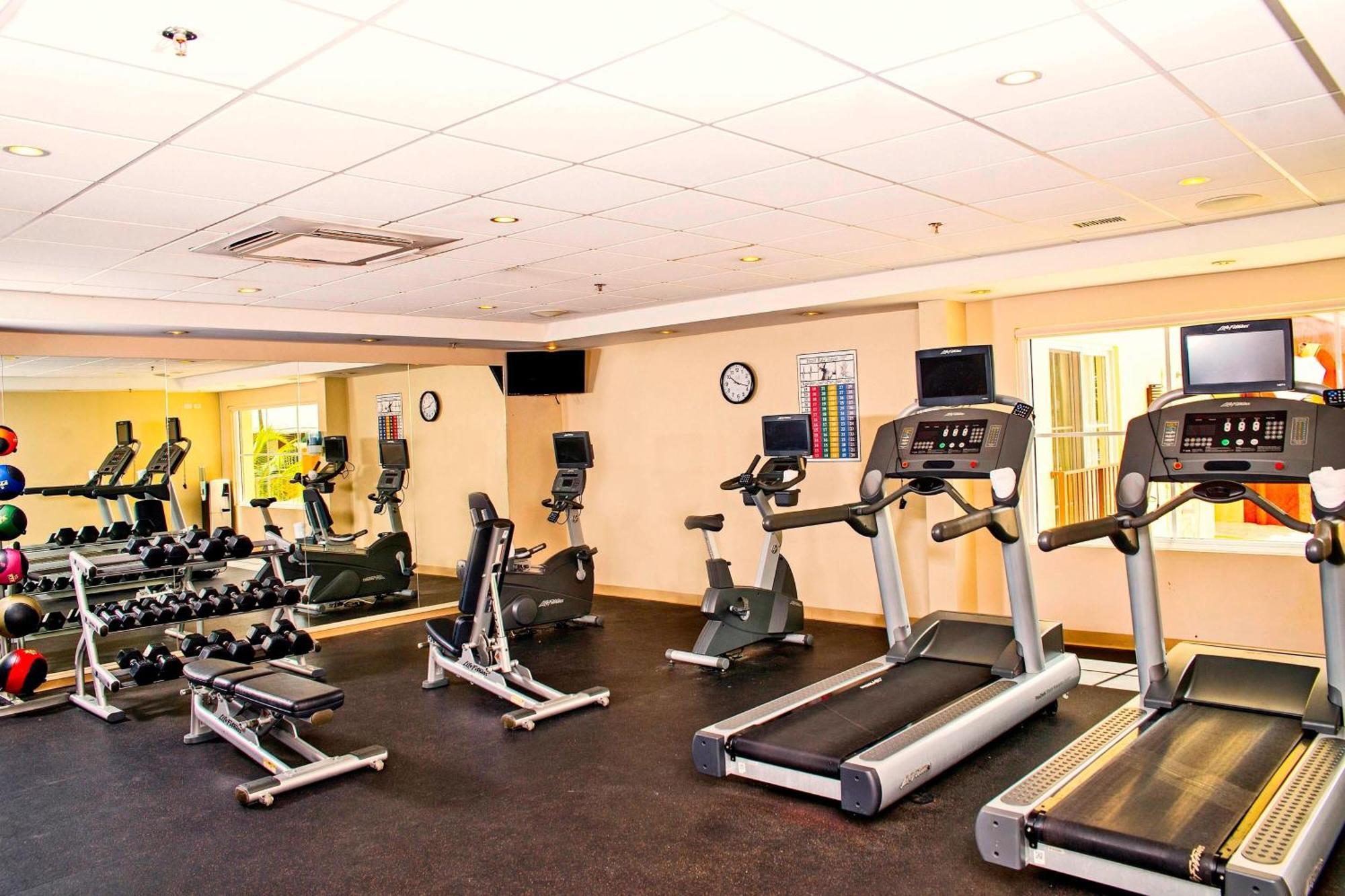 Courtyard By Marriott Bridgetown, Barbados Hotel Екстериор снимка