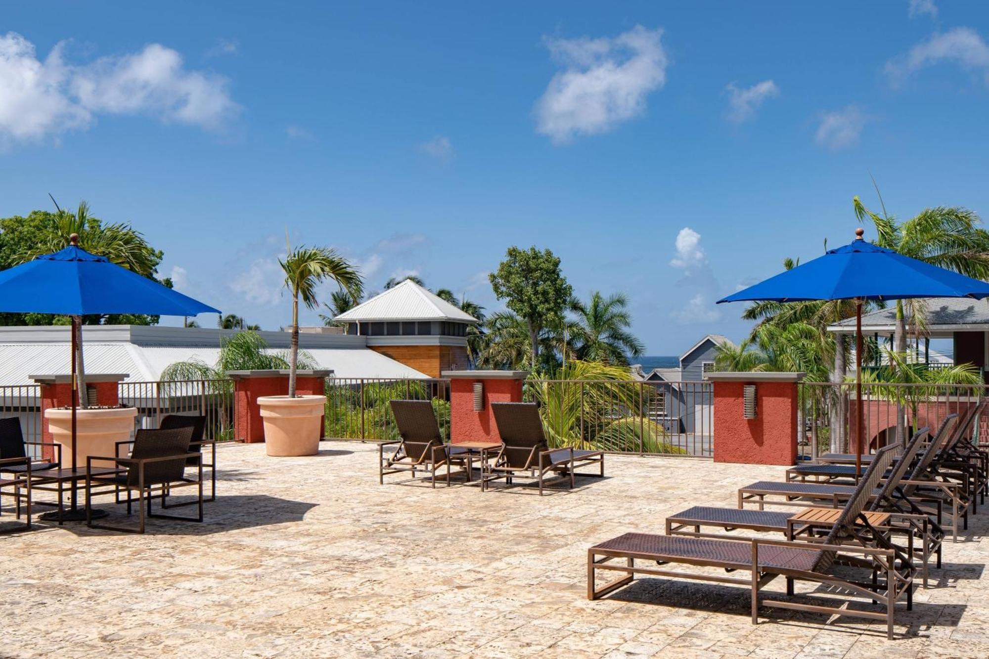 Courtyard By Marriott Bridgetown, Barbados Hotel Екстериор снимка