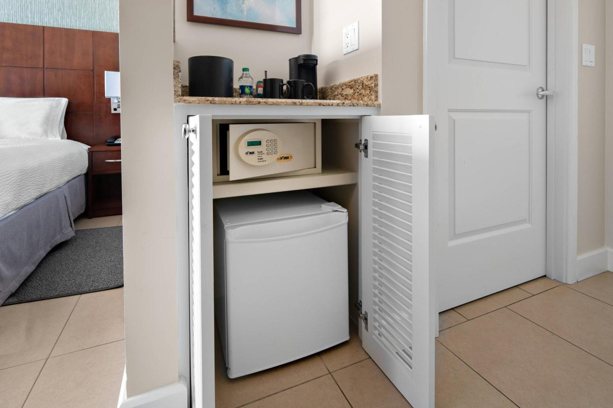 Courtyard By Marriott Bridgetown, Barbados Hotel Екстериор снимка