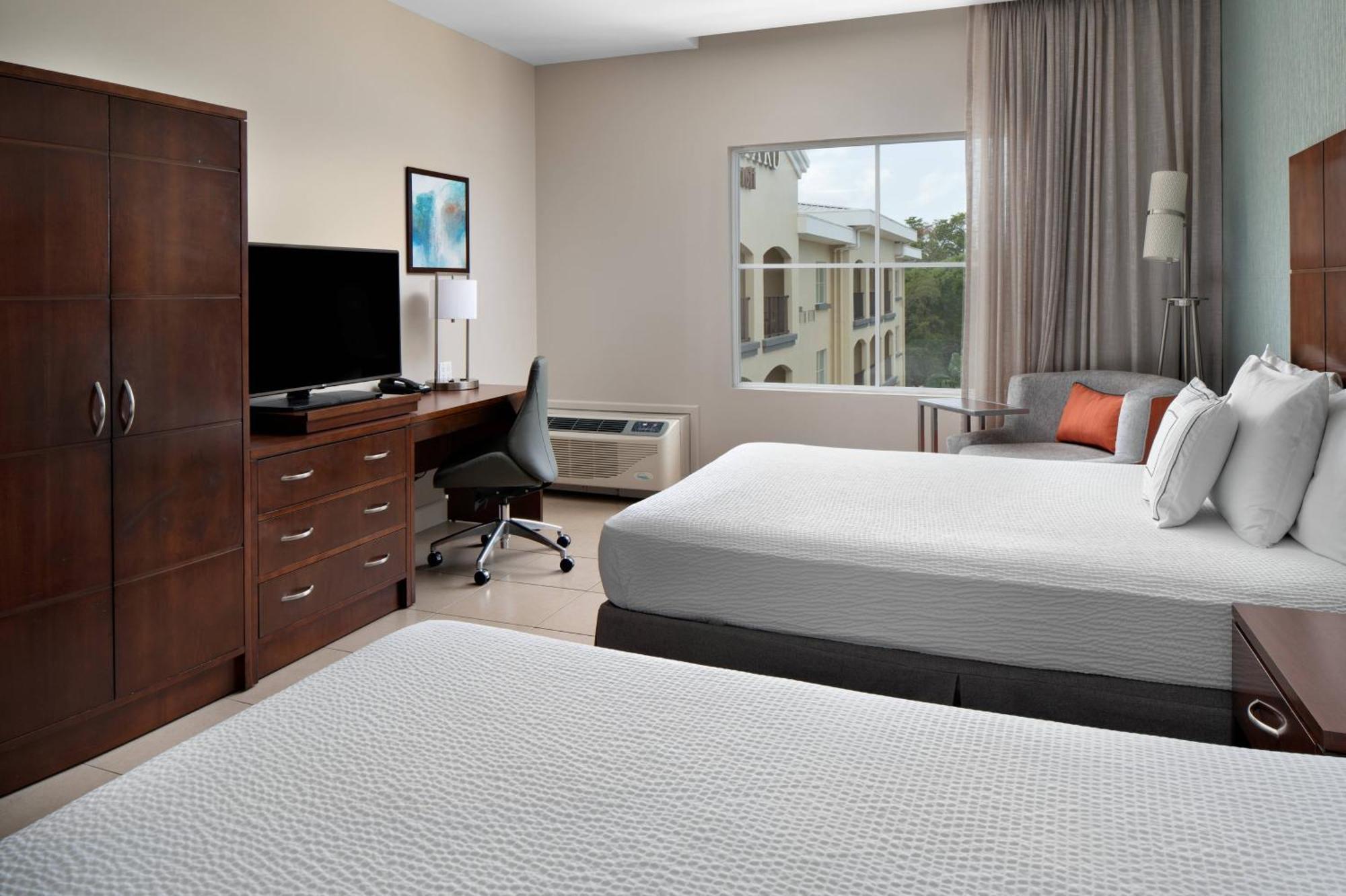 Courtyard By Marriott Bridgetown, Barbados Hotel Екстериор снимка