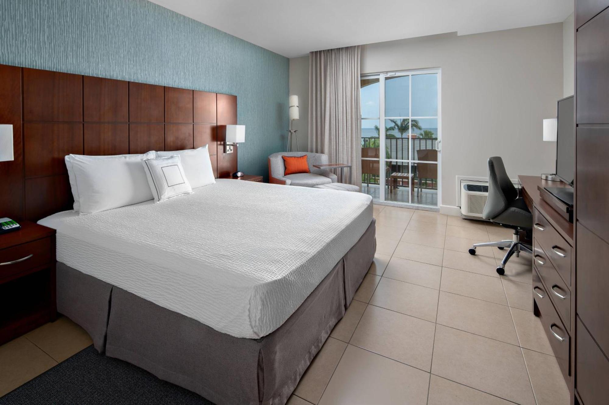 Courtyard By Marriott Bridgetown, Barbados Hotel Екстериор снимка