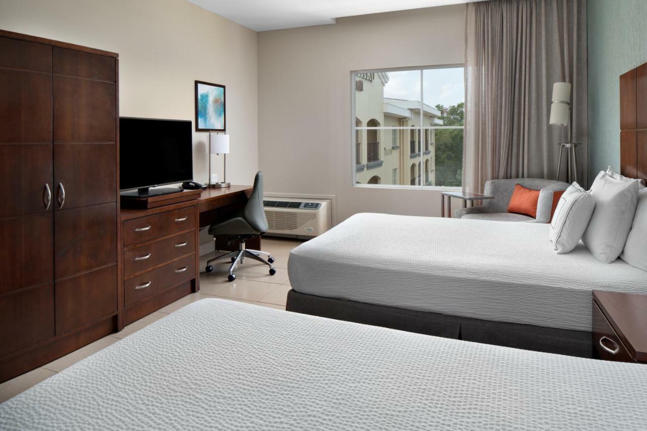 Courtyard By Marriott Bridgetown, Barbados Hotel Екстериор снимка